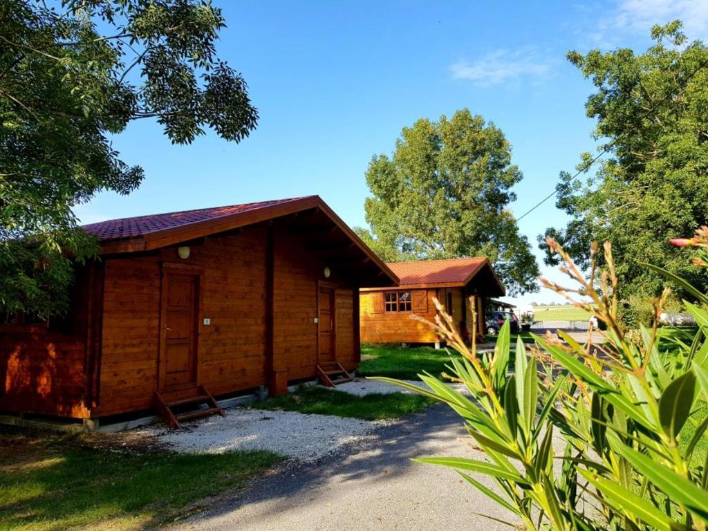 Camping Les 2 Salamandres Arces-sur-Gironde エクステリア 写真