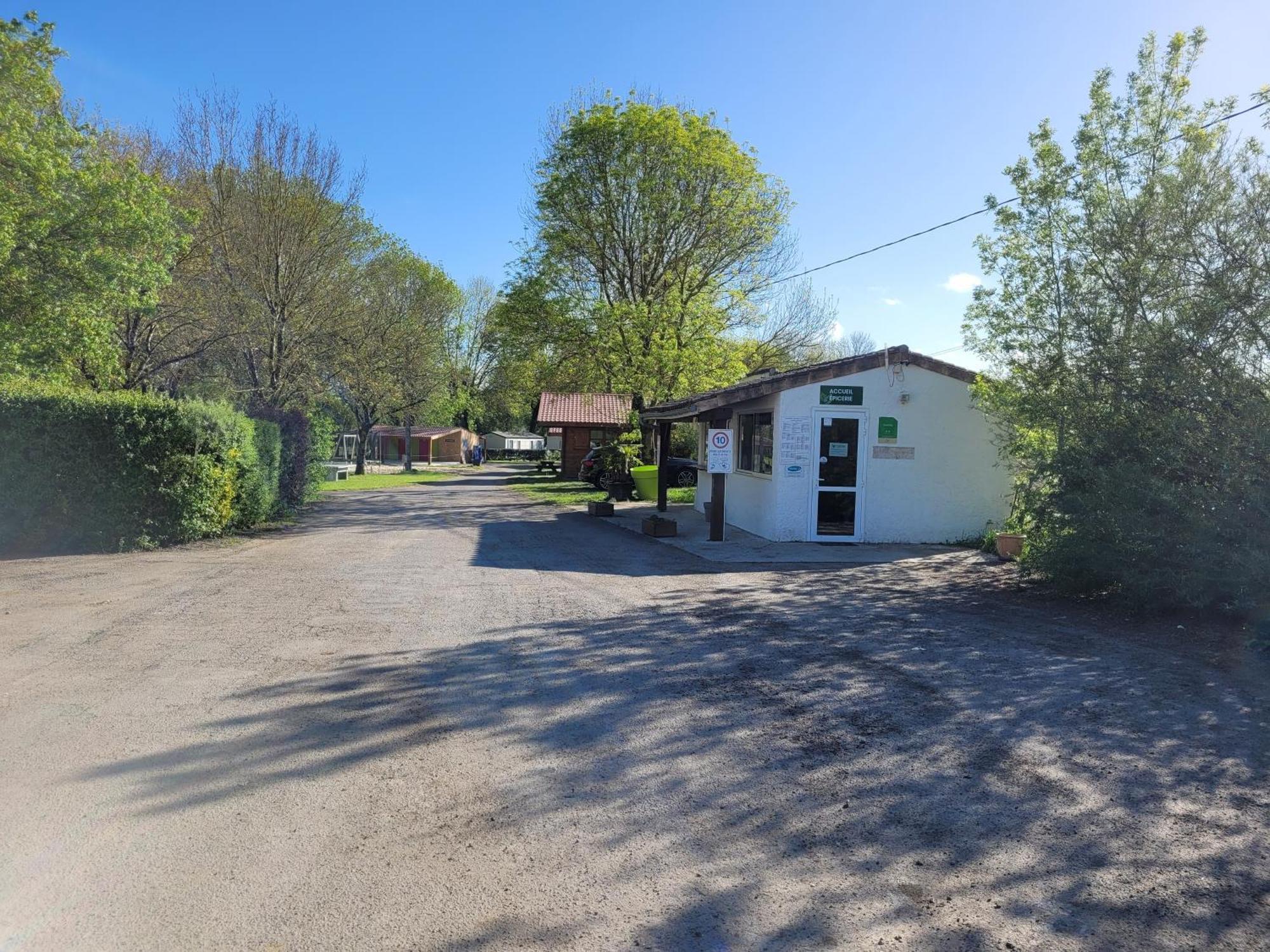 Camping Les 2 Salamandres Arces-sur-Gironde エクステリア 写真